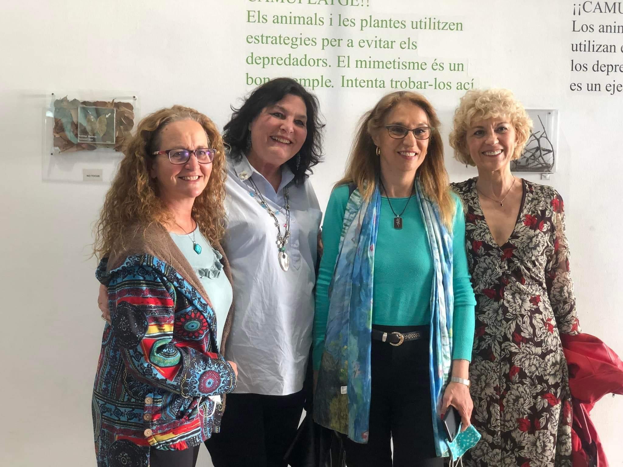 9b lectura en feria con compañeras